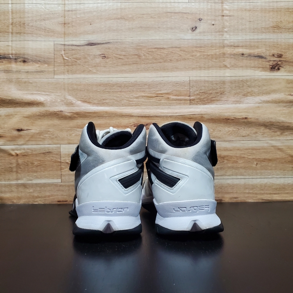 Nike LeBron Zoom Soldier 8 TB White Black Sneakers Men's Size 9 - Picture 5 of 12